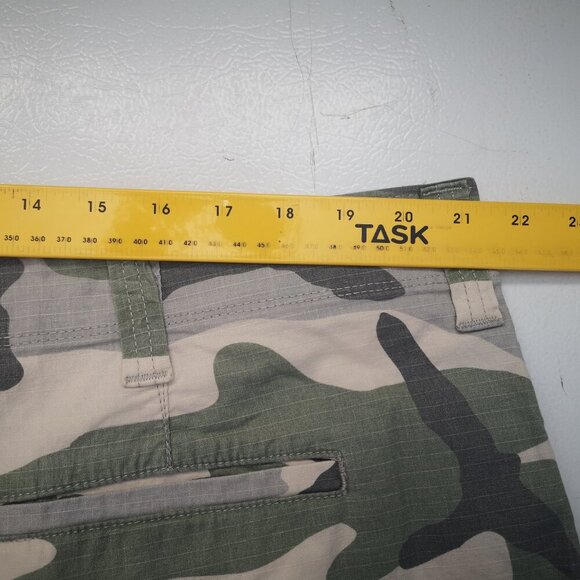 NWT Wrangler 5 Star Premium Epic Soft Relaxed Fit Men's Size 42 Camo Cargo Short - Picture 11 of 13